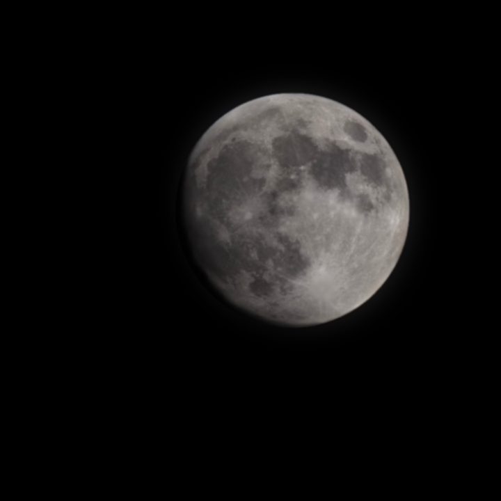 A photo taken with the Xiaomi 14 Ultra's moon mode.