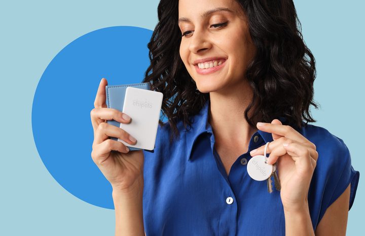 Person holding a Chipolo Card Point and Chipolo One Point.