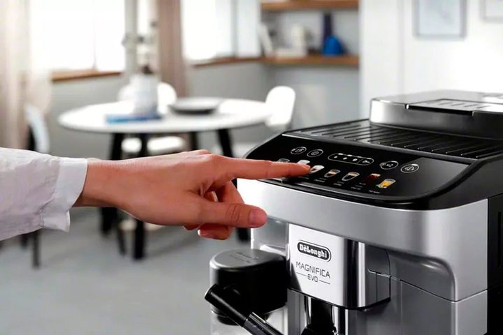 De'Longhi Magnifica Evo Coffee and Espresso Machine