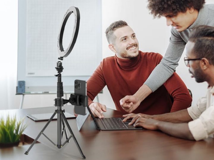 The EMART 10-inch Ring Light with a phone.