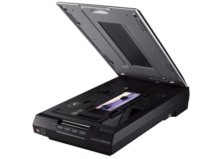 The Epson Perfection V600 with its hood open and an image inside.