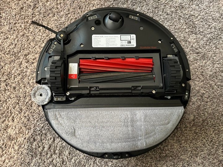 The bottom of the Roborock S8 MaxV Ultra.