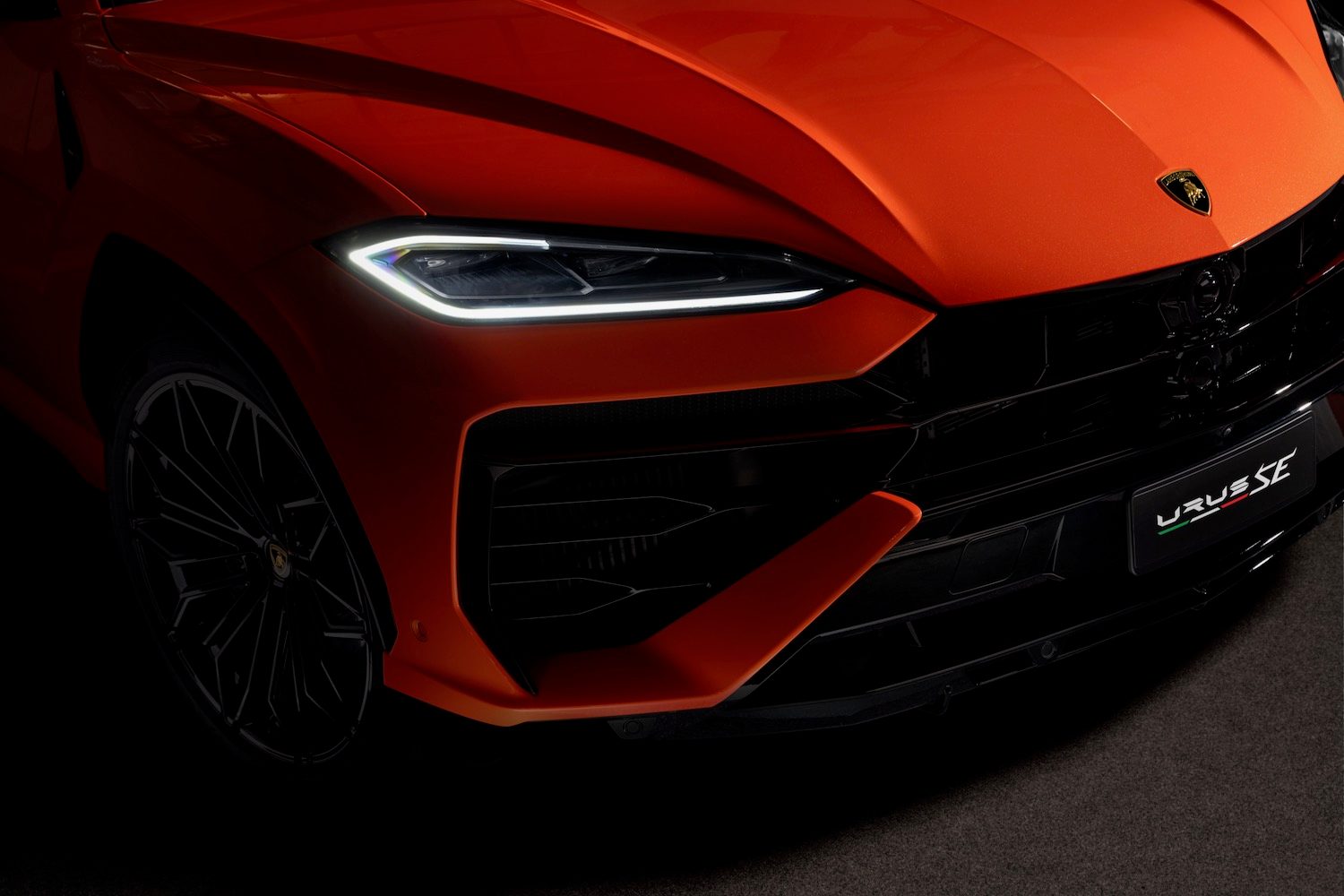 Lamborghini Urus SE front detail.