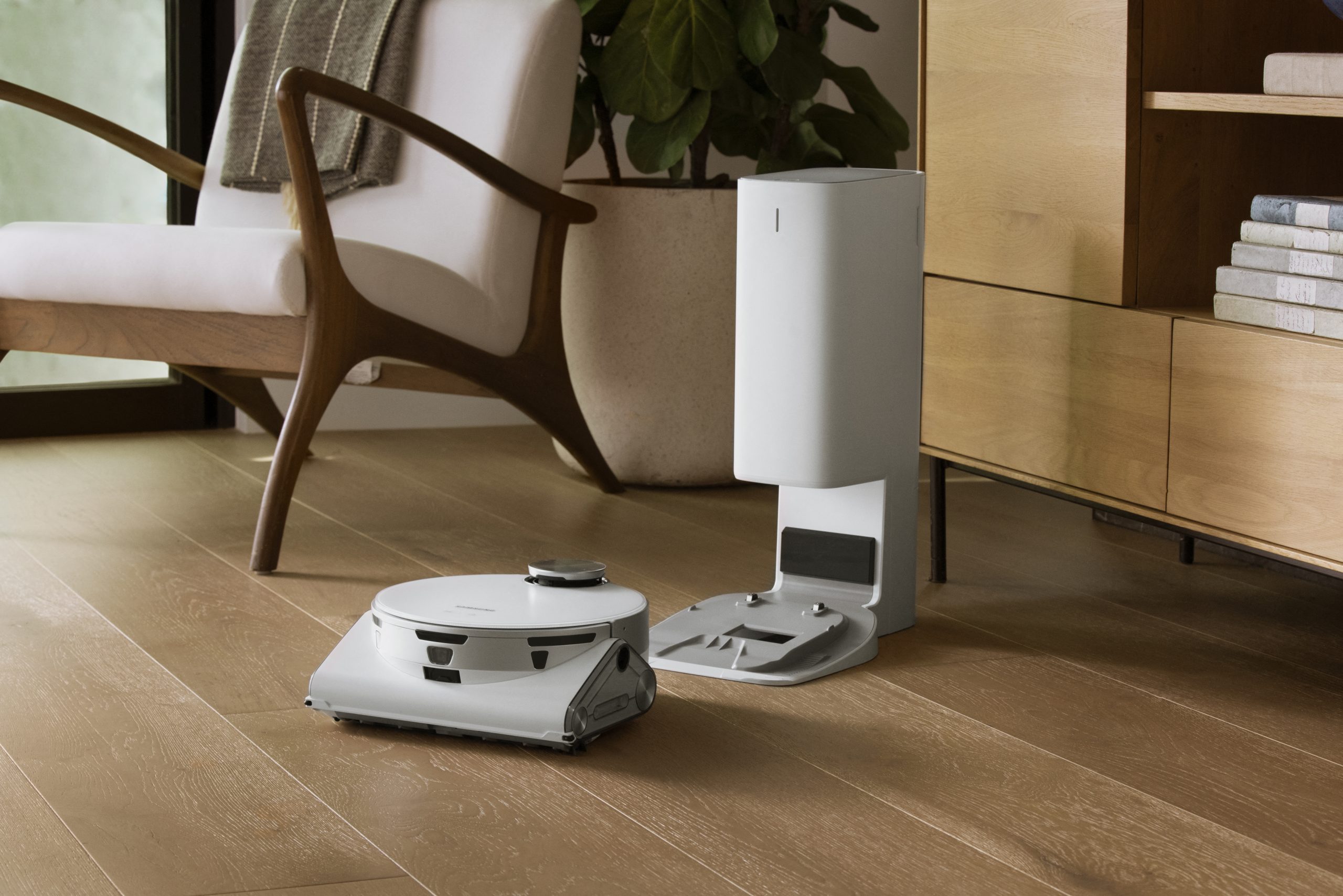 Samsung's futuristic Jet Bot AI+ robot vacuum is $400 off - Digital Trends