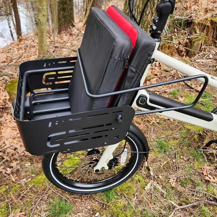 Vvolt Slice Lite cargo basket adjusts easily to secure different size contents.