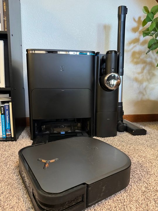 The X2 Combo with the robot placed in front of the dock.