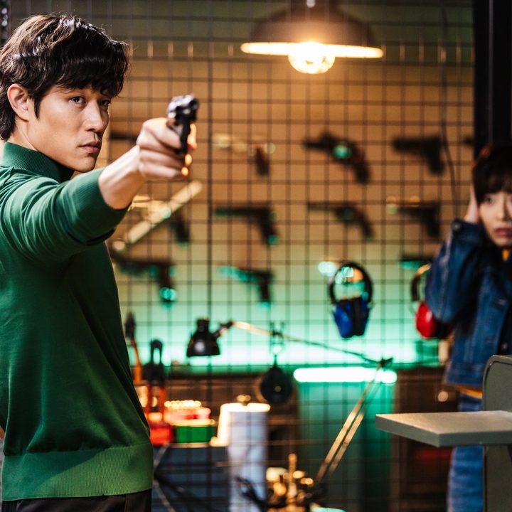 A man aims his gun in City Hunter.