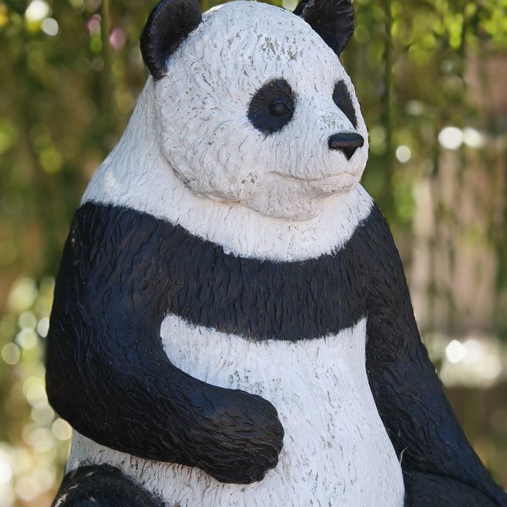 A photo of a panda sculpture, taken with the Honor Magic 6 RSR.