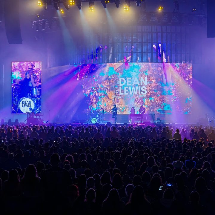 A photo of a concert for Dean Lewis, taken with the Honor Magic 6 RSR.