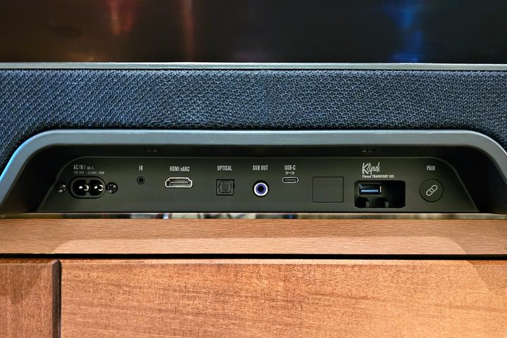 Klipsch Flexus Core 200: rear ports.
