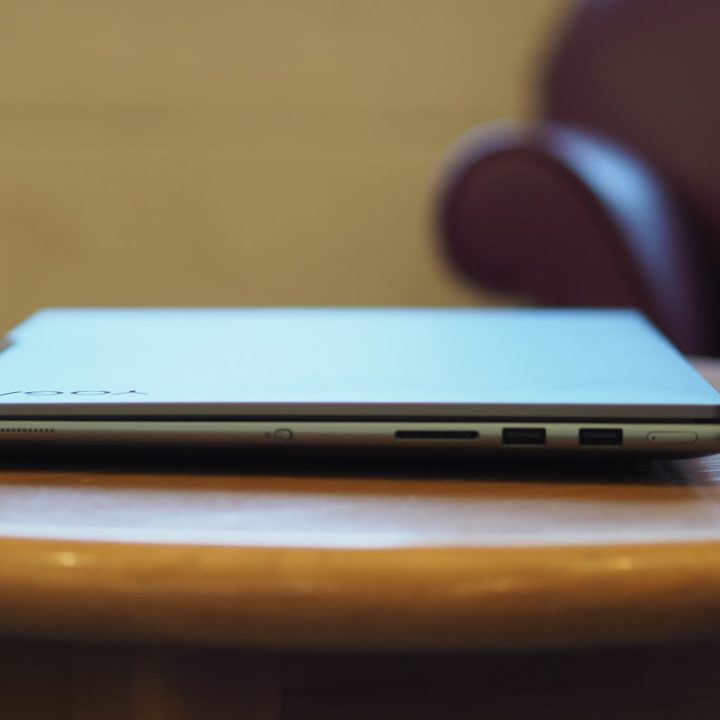 Lenovo Yoga 9i 16 right side view showing ports.