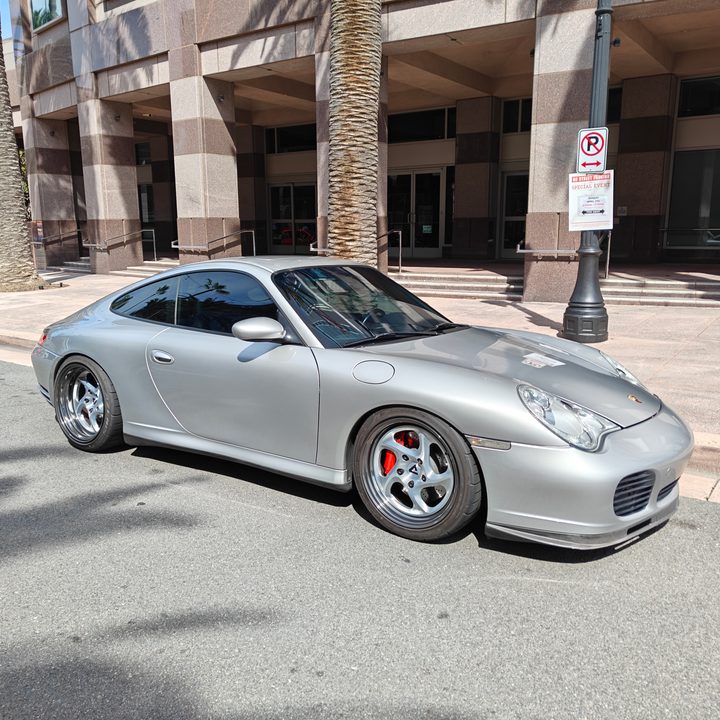 A Porsche taken with the OnePlus 12R main camera.