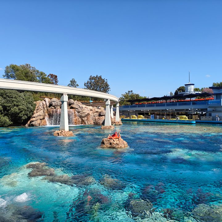 Finding Nemo submarines at Disneyland taken with the OnePlus 12R main camera.