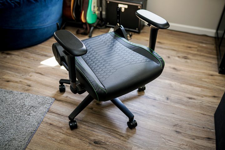 The base of the Iskur V2 gaming chair.