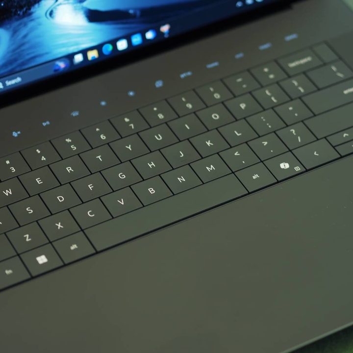 The keyboard and invisible trackpad of the XPS 16.