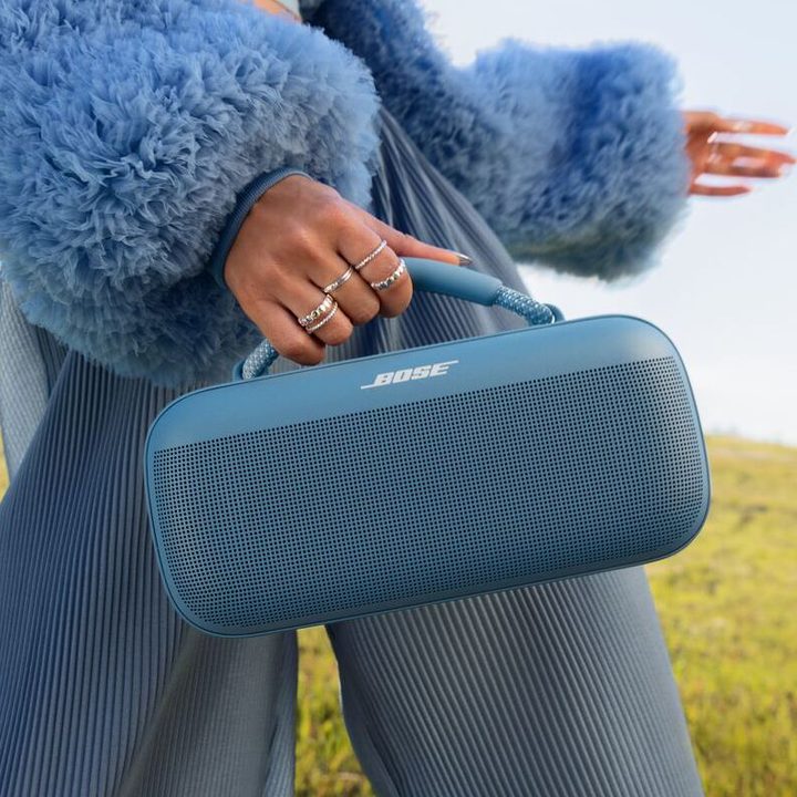 Bose SoundLink Max in blue.