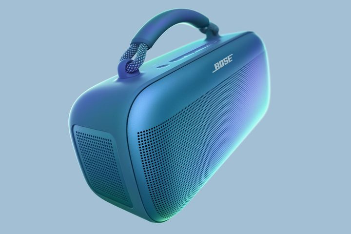 Bose SoundLink Max in blue.