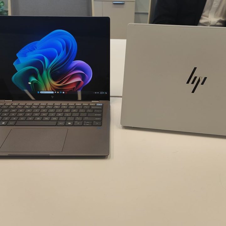 The HP OmniBook X AI PC in Meteor Silver and Ceramic white color schemes.