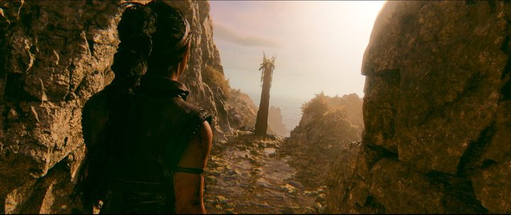 Senua approaching a totem on a cliff.