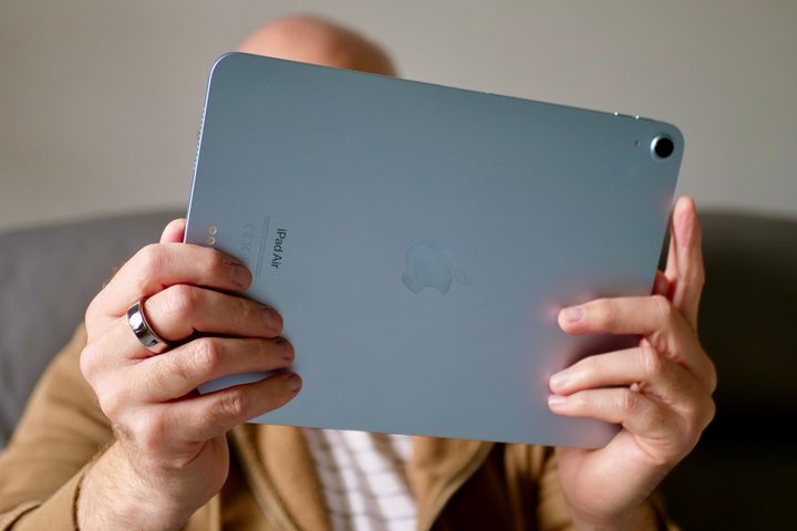 A person holding the Apple iPad Air (2024).
