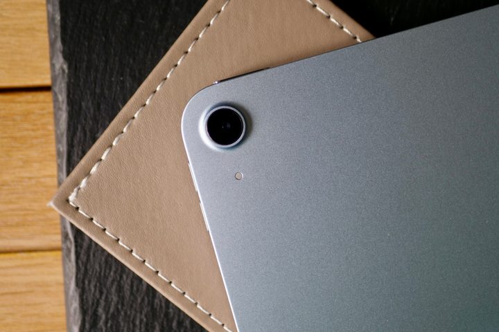 The Apple iPad Air (2024)'s camera.