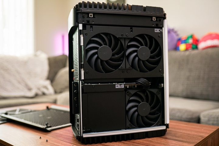 Fans inside the Corsair One i500.