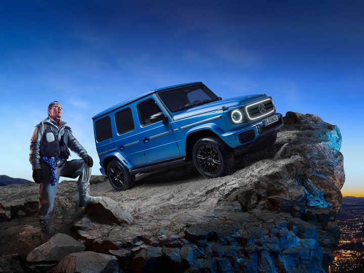 Mercedes-Benz G580 on a hill