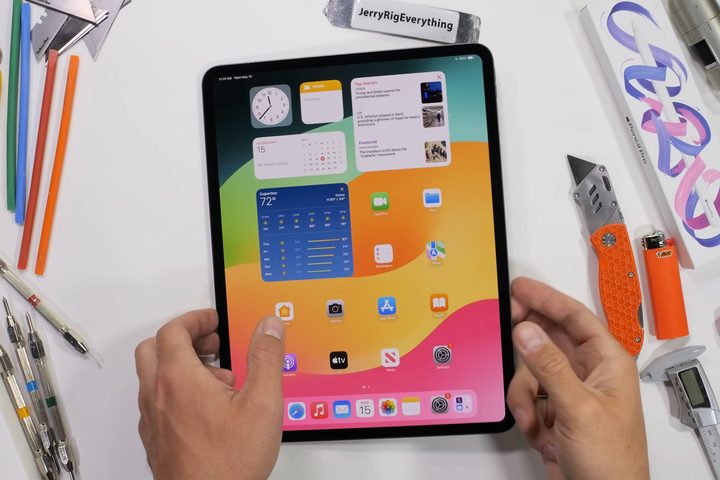 The iPad Pro (2024) during JerryRigEverything's bend test.