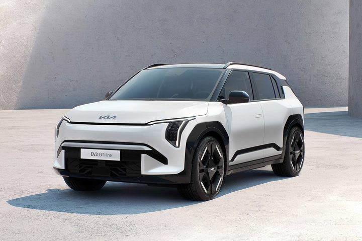 White Kia EV3