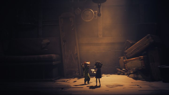 Low and Alone standing in a brown empty room together in Little Nightmares 3.