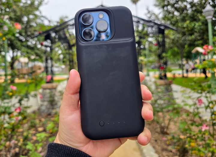 Mophie Juice Pack for iPhone 15 Pro.