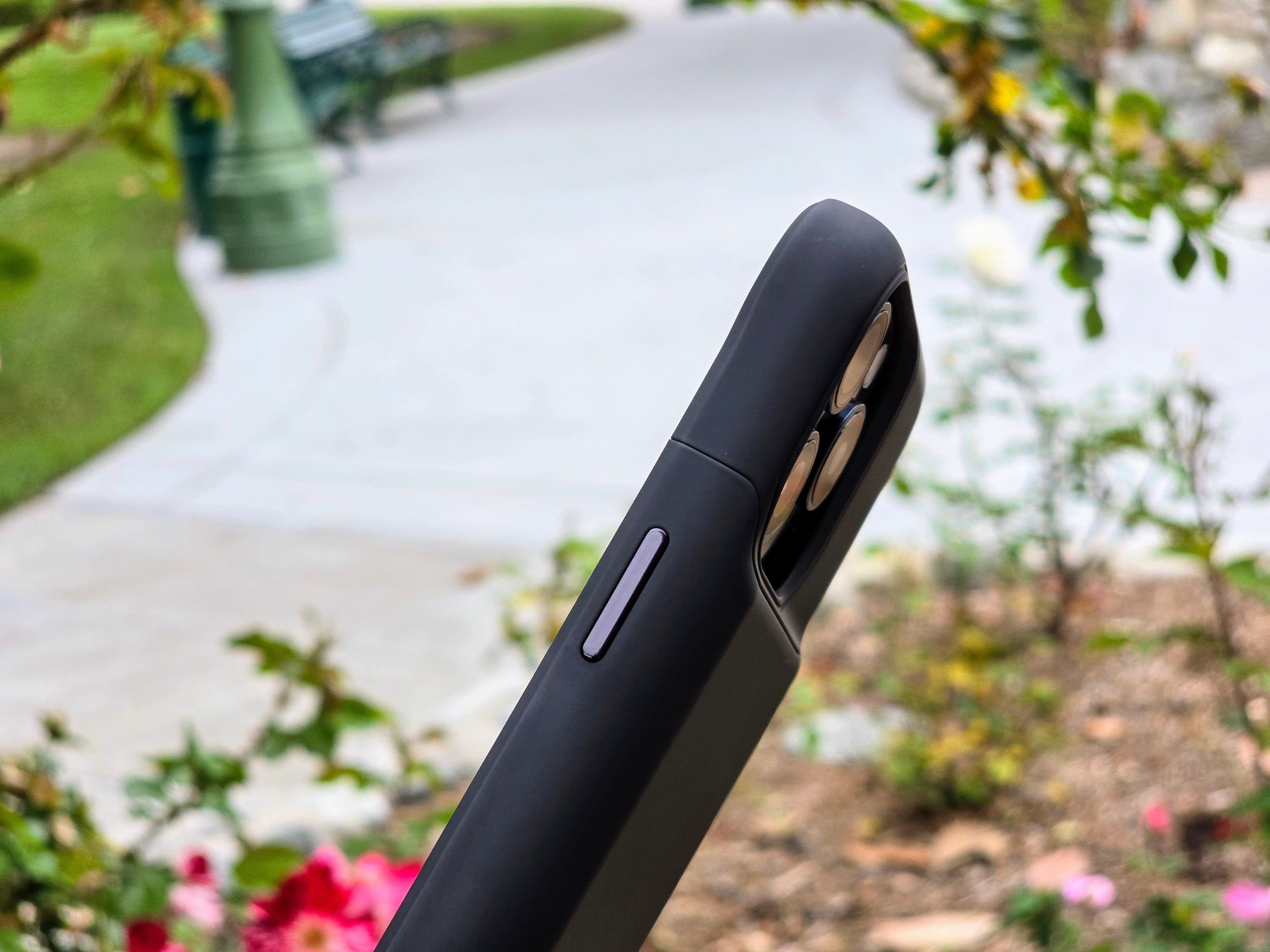 Mophie Juice Pack for iPhone 15 Pro.