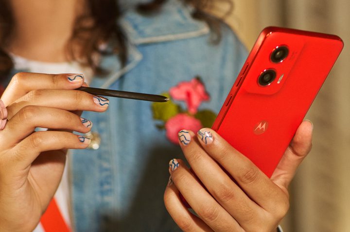 Someone using the Moto G Stylus 5G (2024).
