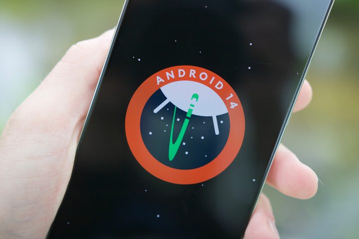Android 14 logo on the Moto G Stylus 5G (2024).
