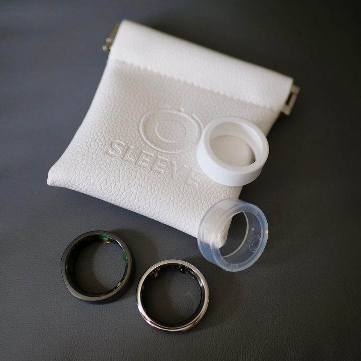 The OSleeve cover with a pouch and two Oura Rings.