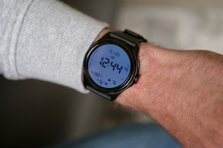 The Mobvoi TicWatch Pro 5 Enduro's second LCD screen.