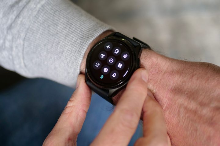 Quick Settings on the Mobvoi TicWatch Pro 5 Enduro.