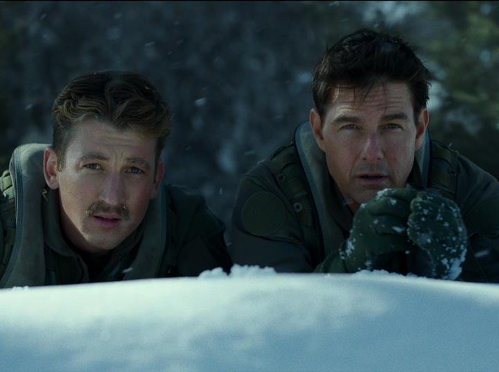 Miles Teller and Tom Cruise in Top Gun: Maverick.