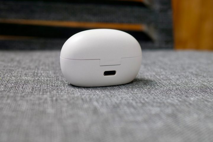 The charging port on the 1More Z30 Sleeping Earbuds's case.