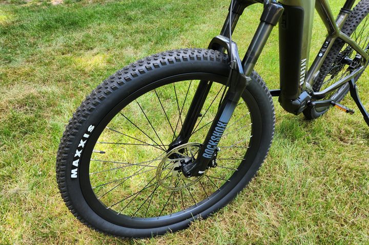 Aventon Ramblas eMTB left profile non-adjustable RockShox 35 front fork suspension and MAXXIS 29x2.2 tire.
