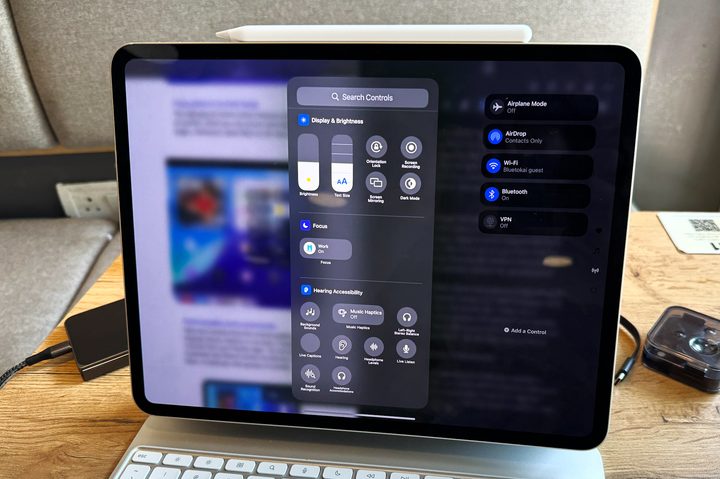 Adding new tools to control center in iPadOS 18