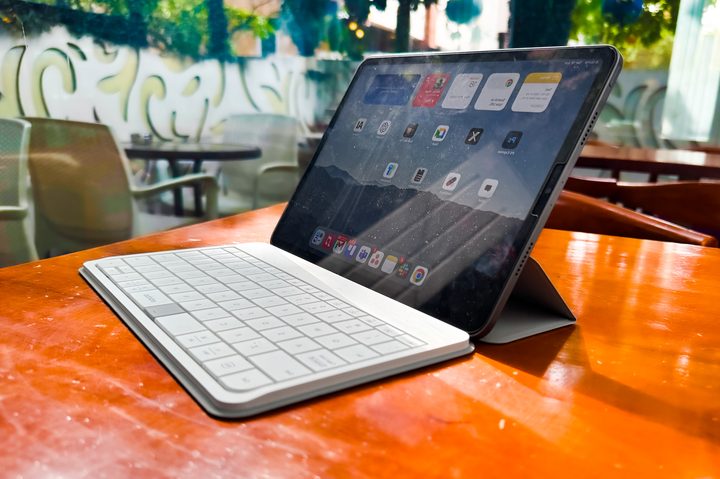 Side view of the Mokibo Fusion keyboard.