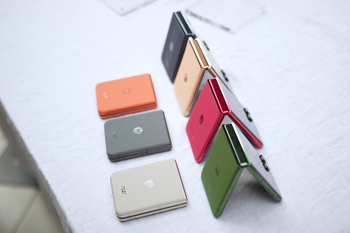 All of the colors of the Razr 2024 and Razr Plus 2024.