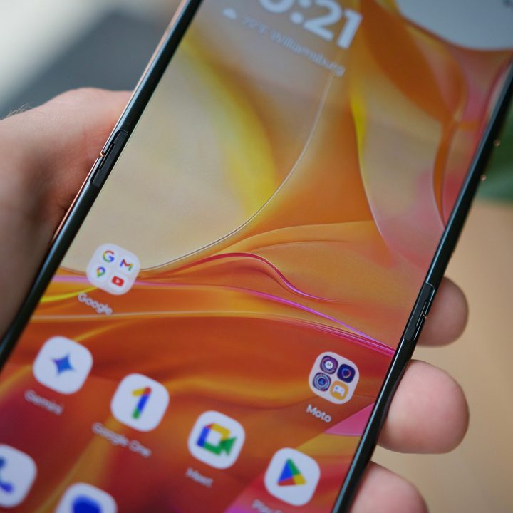 A close-up of the screen on the Motorola Razr Plus 2024.