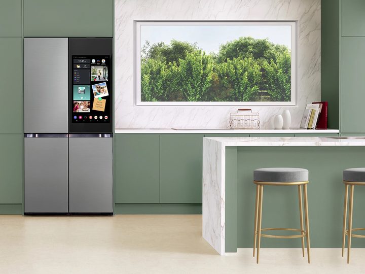 Here, you can see the screen of the Samsung Bespoke 4-Flex with AI Family Hub refrigerator.