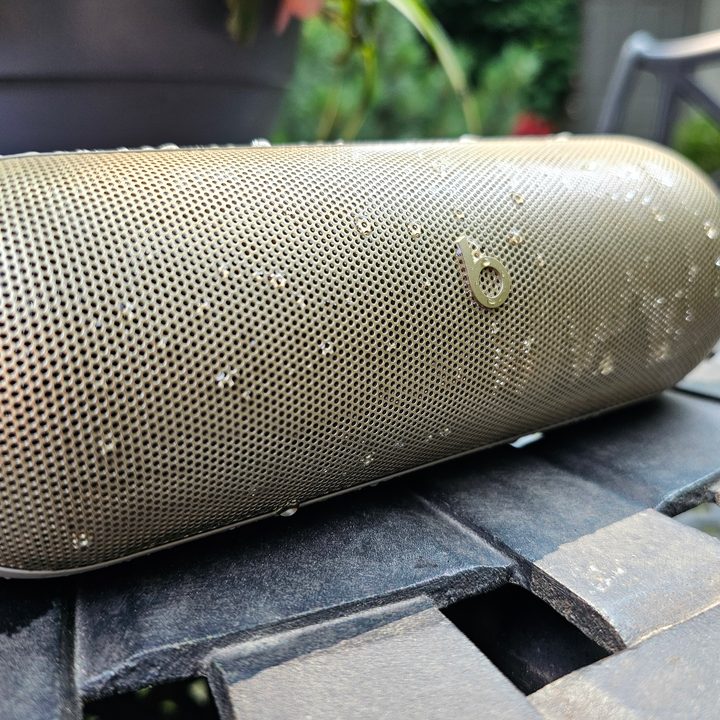 Beats Pill (2024) in Champagne/Gold.