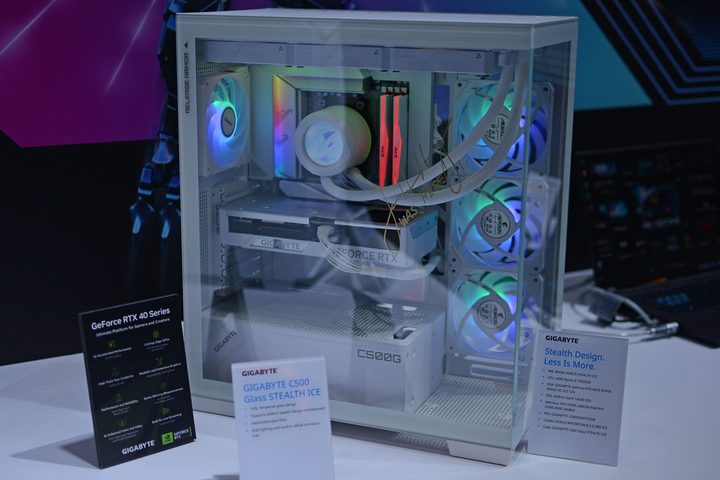An all-white gaming PC by Gigabyte showcased at Computex 2024.