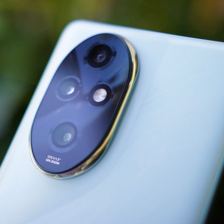 A close-up of the cameras on the Honor 200 Pro.