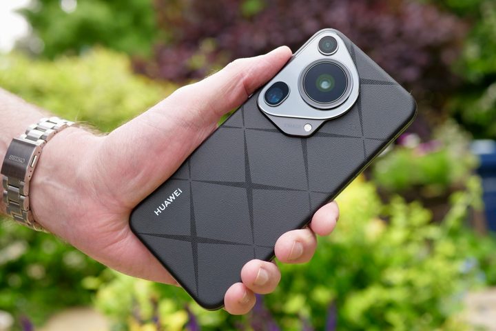 A person holding the Huawei Pura 70 Ultra.
