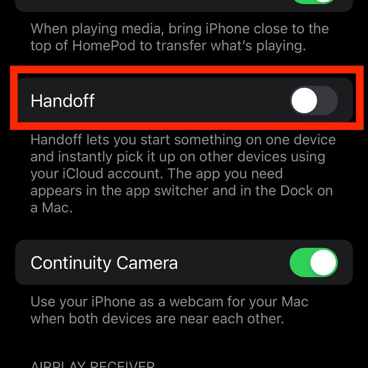 The Handoff option turned off in the iOS Settings app.
